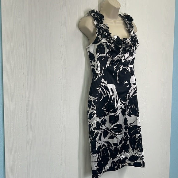 White House Black Market - NWT Abstract Ruffle Strap Wiggle Cocktail Dress SZ 6 - Picture 5 of 14